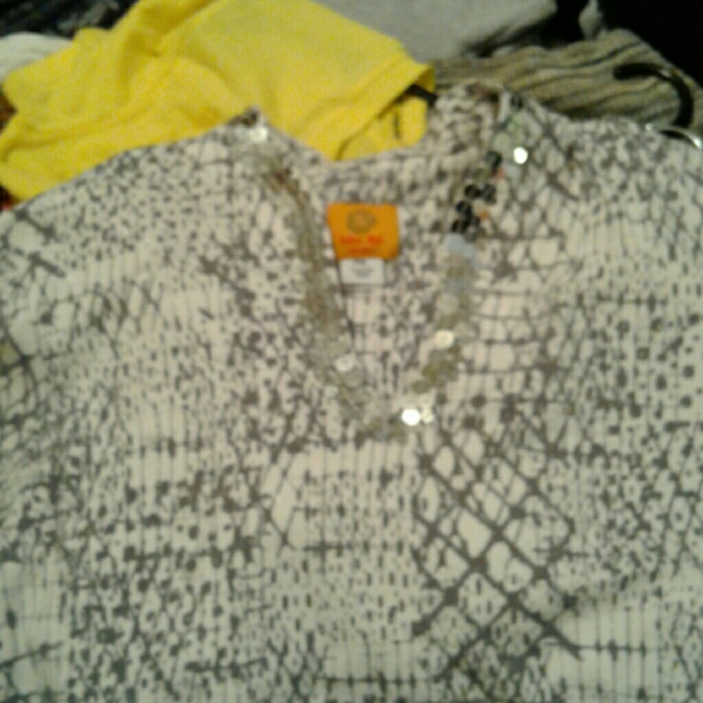 Blouse - Picture 2 of 3